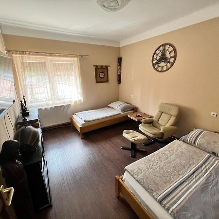 Feher Galamb Apartman Gyál Екстериор снимка
