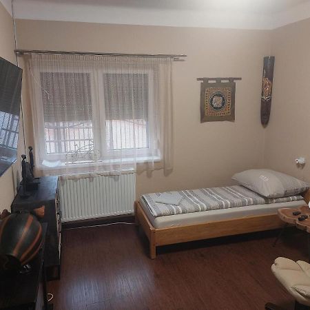 Feher Galamb Apartman Gyál Екстериор снимка