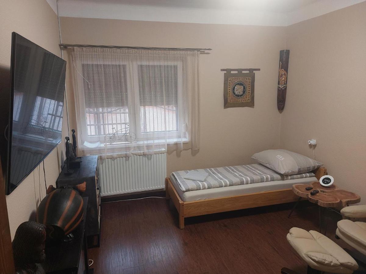 Feher Galamb Apartman Gyál Екстериор снимка